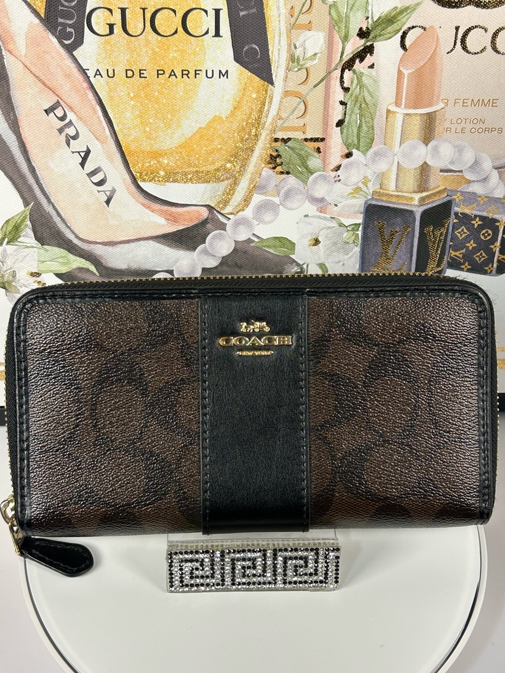 COACH Signature Zip Around Wallet 😍